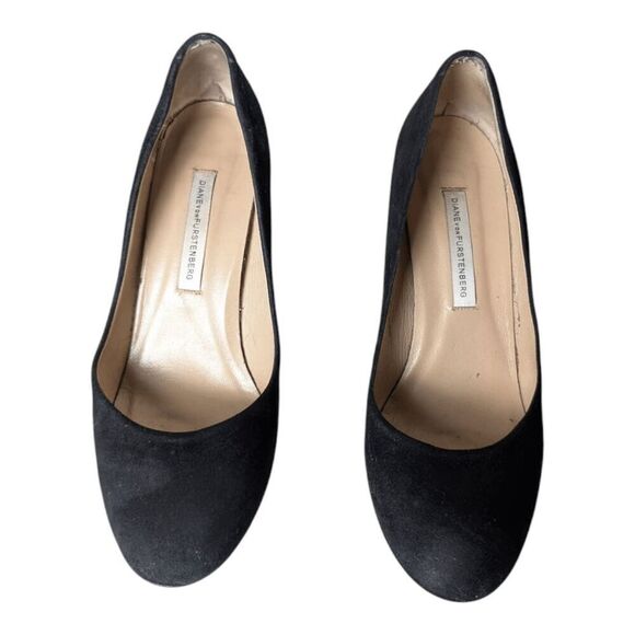 DIANE VON FURSTENBERG Michelle Black Suede Pump Size 6.5M - Picture 4 of 7